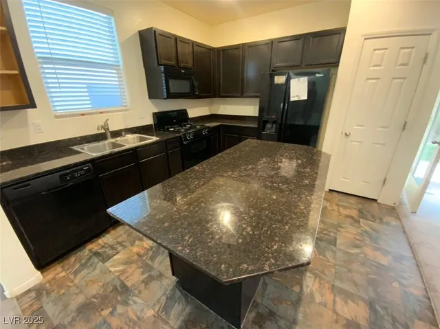 $2,295 | 10845 Hunters Green Avenue, Las Vegas, NV 89166