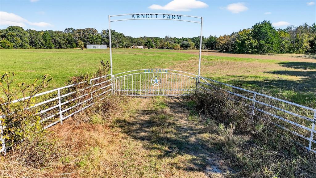 912 East Bewley Road Whitesboro, TX 76273 - Photo 4 of 30 a view of a garden with an outdoor space