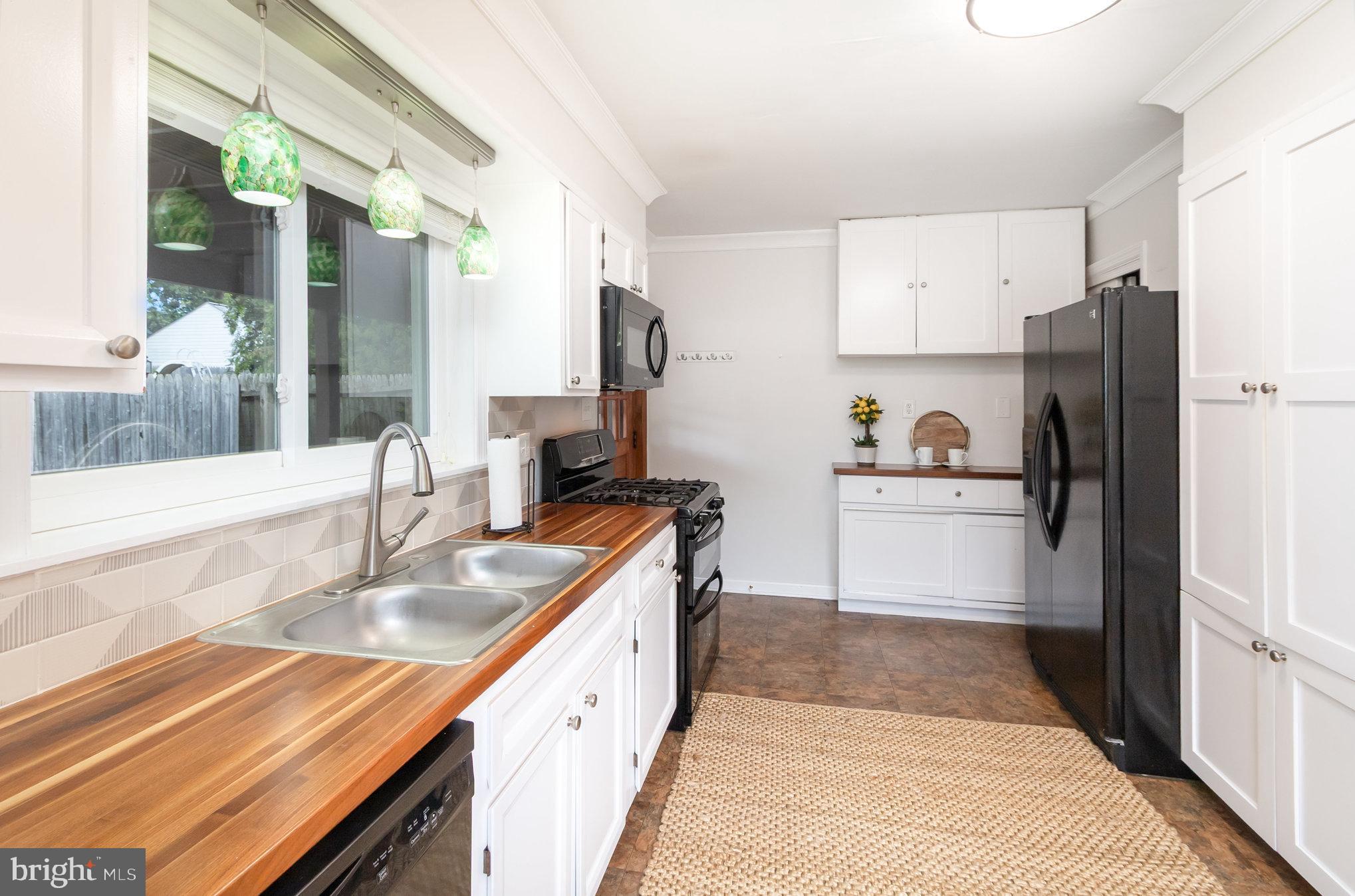 2033 Shore Drive Edgewater, MD 21037 - Photo 13 of 40