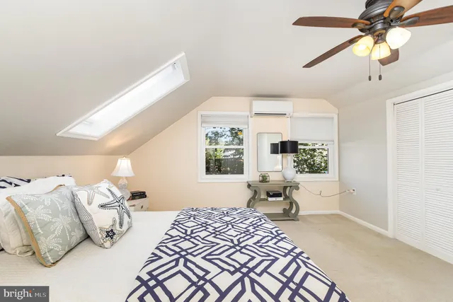 a view of livingroom with furniture