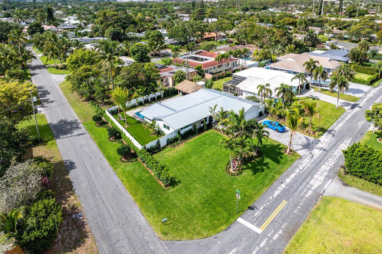902 Southwest 27th Place Boynton Beach, FL 33435 - Photo 50 of 52 an aerial view of a