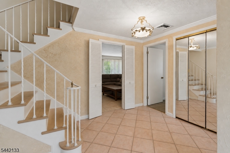 359 Meisel Avenue Springfield, NJ 07081 - Photo 10 of 31