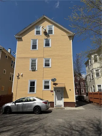 $2,200 | 368 Orms Street, Unit 3, Providence, RI 02908