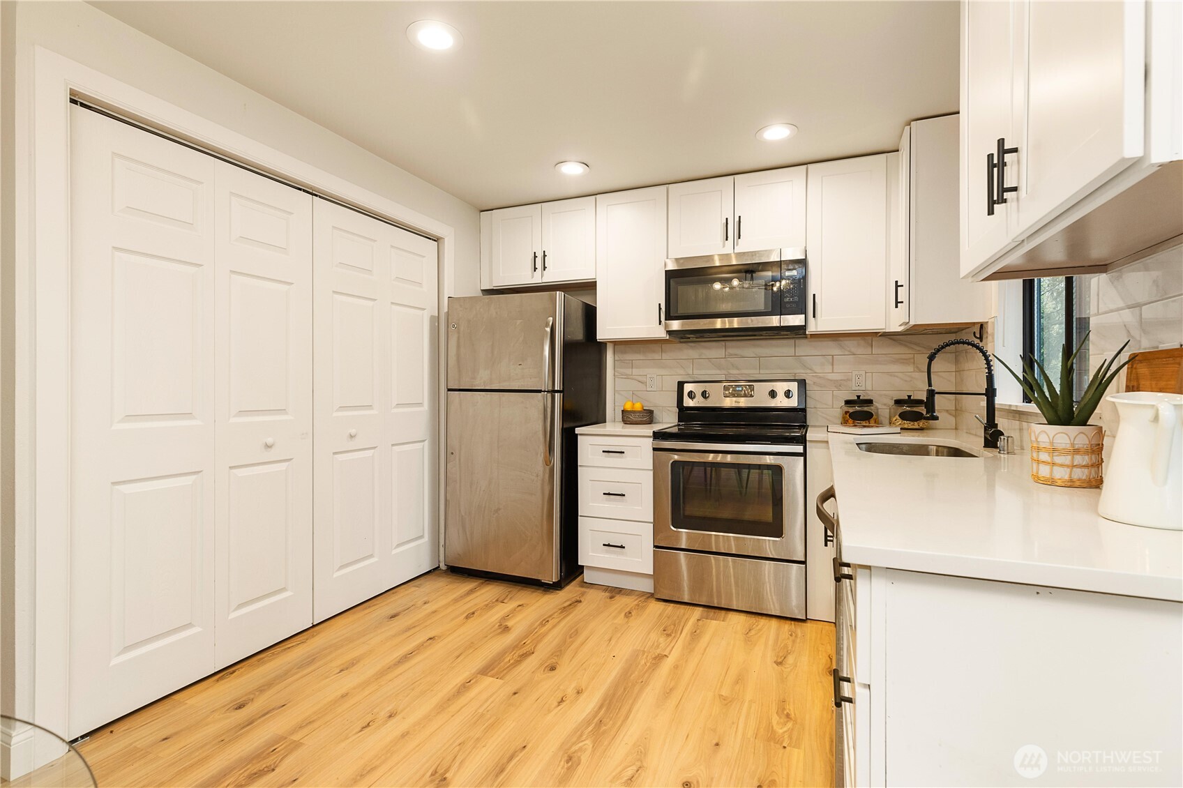 22717 4th Avenue Southeast Bothell, WA 98021 - Photo 12 of 21