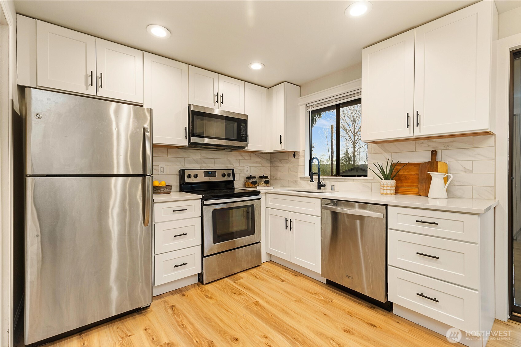 22717 4th Avenue Southeast Bothell, WA 98021 - Photo 13 of 21