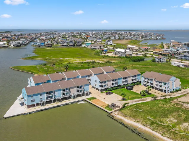 $1,600 | 500 Tiki Drive, Unit 103, Tiki Island, TX 77554