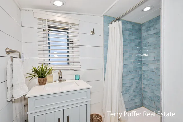 $408,900 | 305 North Robert Street, Ludington, MI 49431