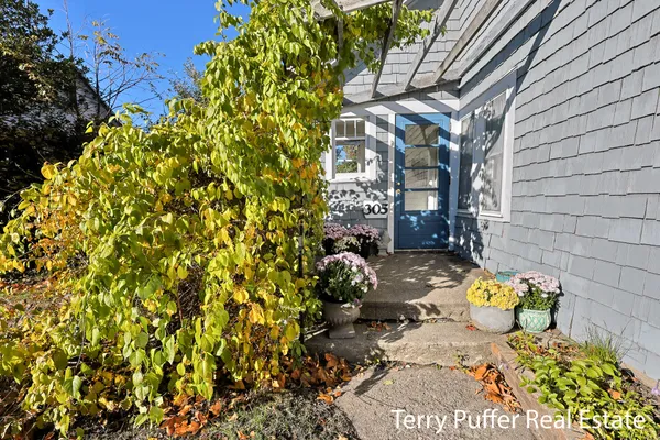 $389,900 | 305 North Robert Street, Ludington, MI 49431