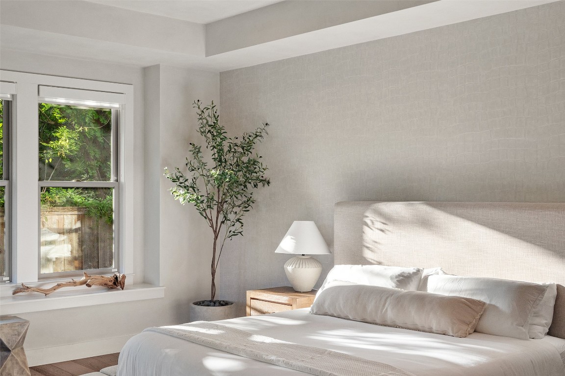 1002 Meriden Lane Austin, TX 78703 - Photo 18 of 35 a living room with furniture and a potted plant