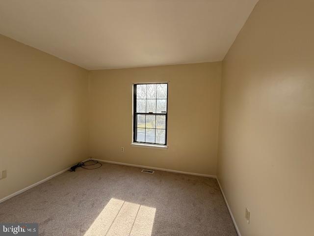 27 Stratton Court Robbinsville, NJ 08691 - Photo 20 of 28 an empty room with a window