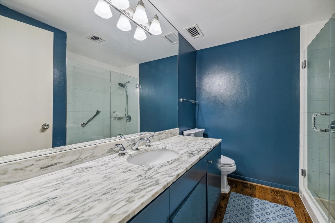 2200 Willowick Road, Unit 4D Houston, TX 77027 - Photo 16 of 36 a bathroom with a sink a vanity and a mirror