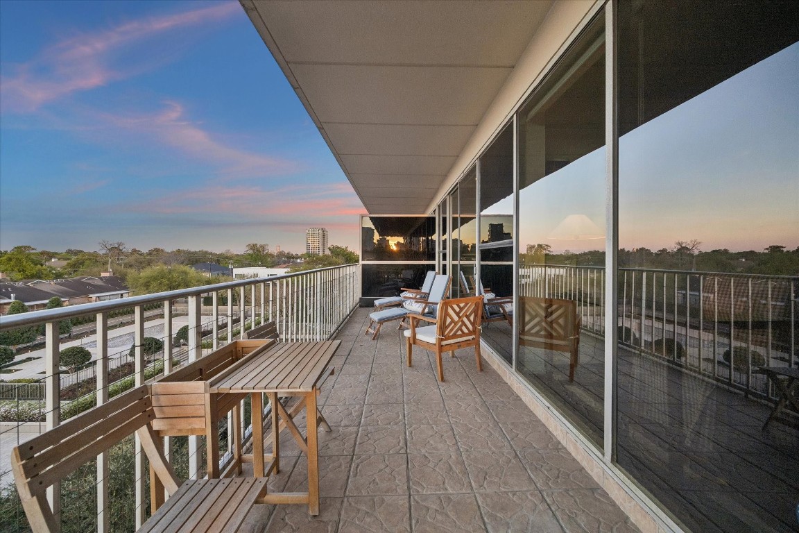 2200 Willowick Road, Unit 4D Houston, TX 77027 - Photo 23 of 36 a view of a balcony with chairs