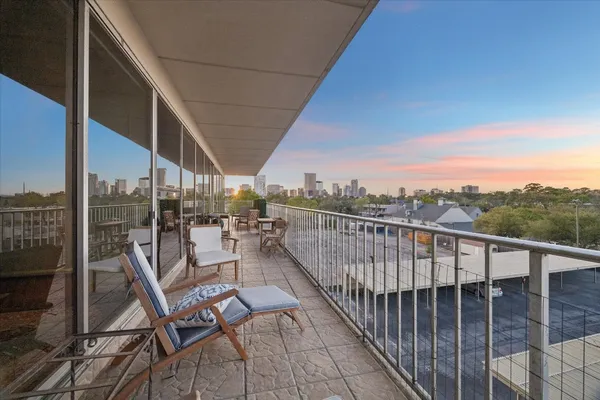 $419,000 | 2200 Willowick Road, Unit 4D, Houston, TX 77027