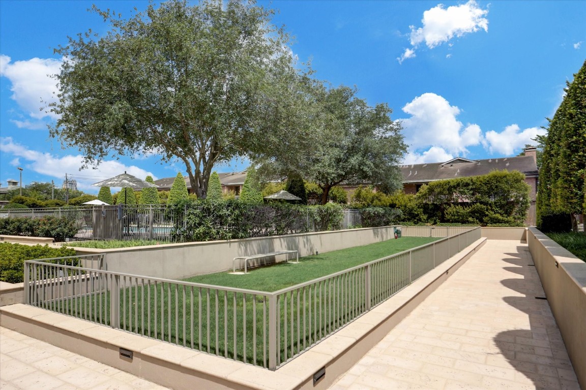 2200 Willowick Road, Unit 4D Houston, TX 77027 - Photo 27 of 36 Dog Park