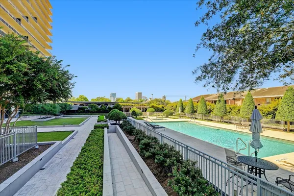 $419,000 | 2200 Willowick Road, Unit 4D, Houston, TX 77027