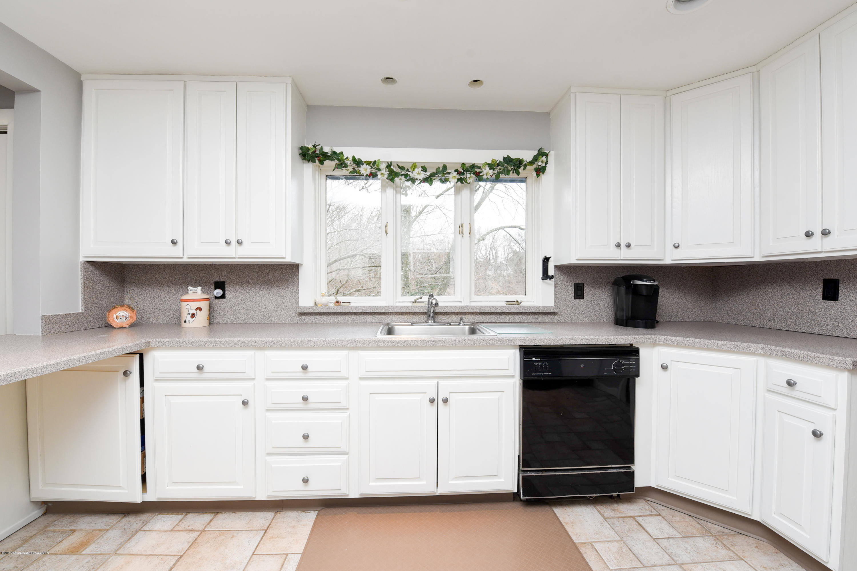 6 Old Mill Road Holmdel, NJ 07733 - Photo 12 of 33 Kitchen