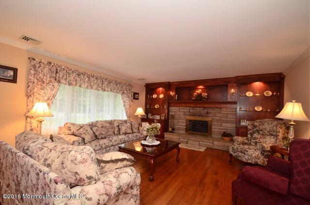 6 Old Mill Road Holmdel, NJ 07733 - Photo 3 of 33 Living Room