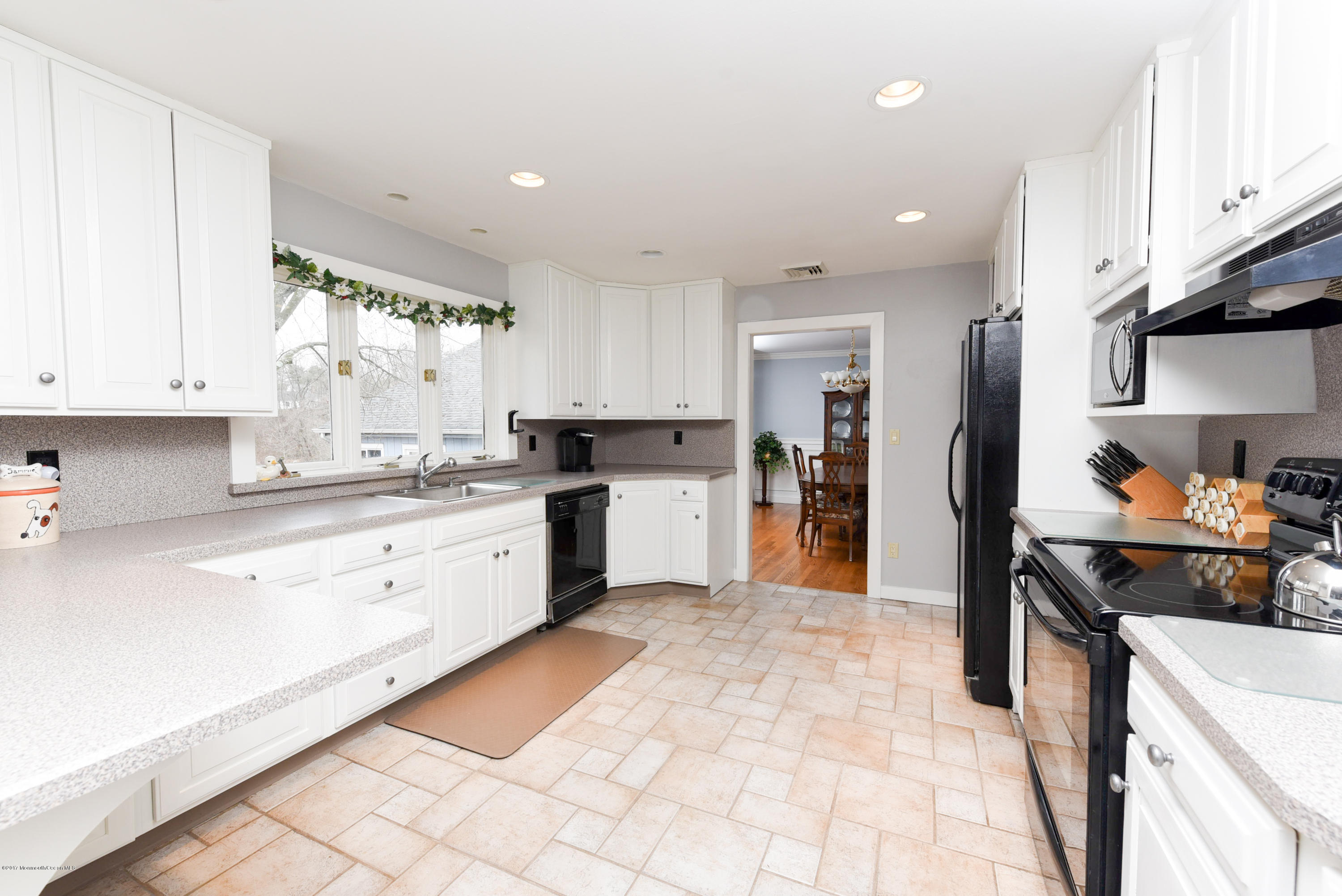6 Old Mill Road Holmdel, NJ 07733 - Photo 8 of 33 Kitchen