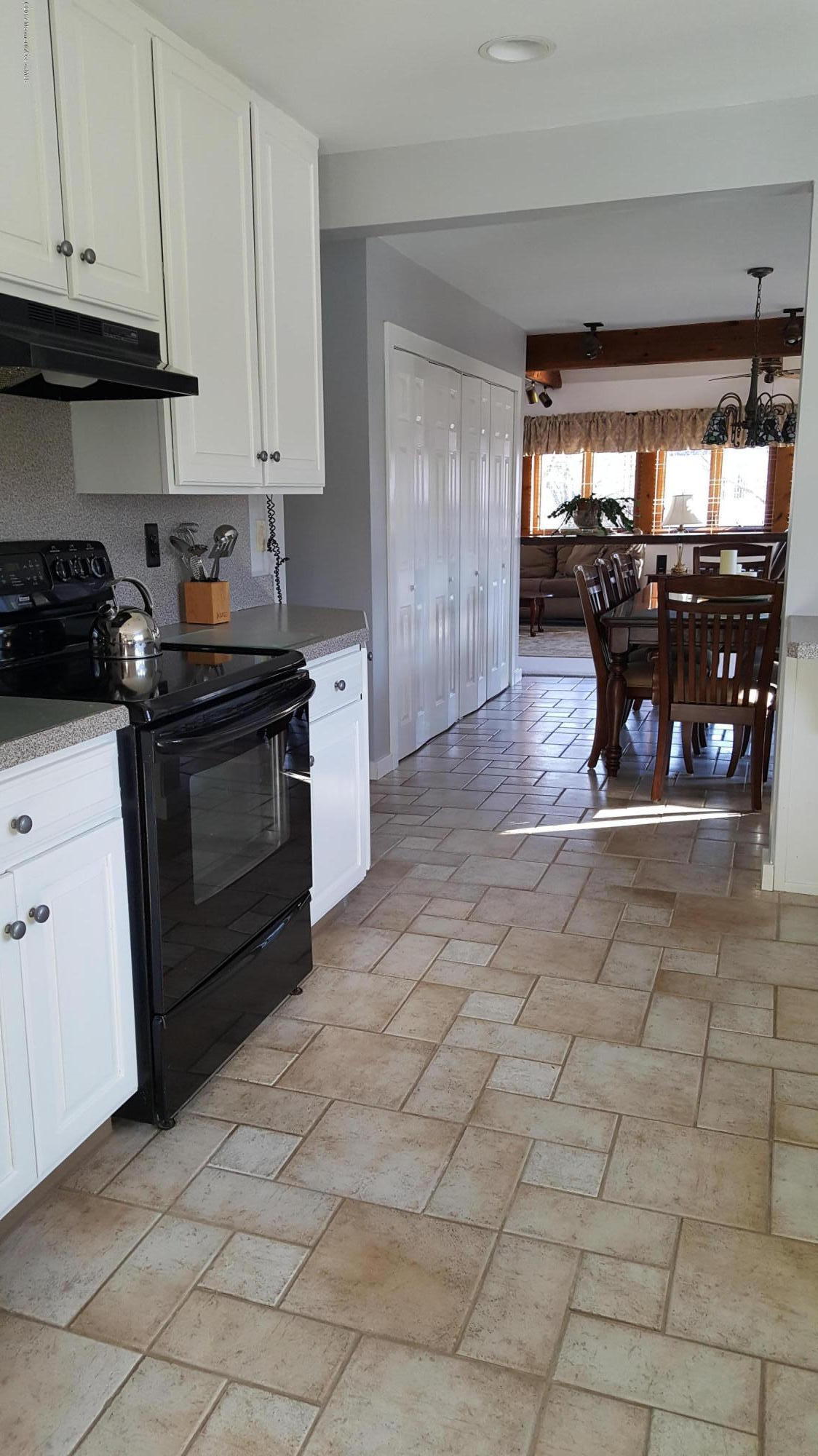 6 Old Mill Road Holmdel, NJ 07733 - Photo 9 of 33 Eat in area to FR