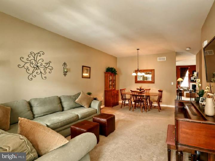 203 Hawthorne Way Delran, NJ 08075 - Photo 2 of 25