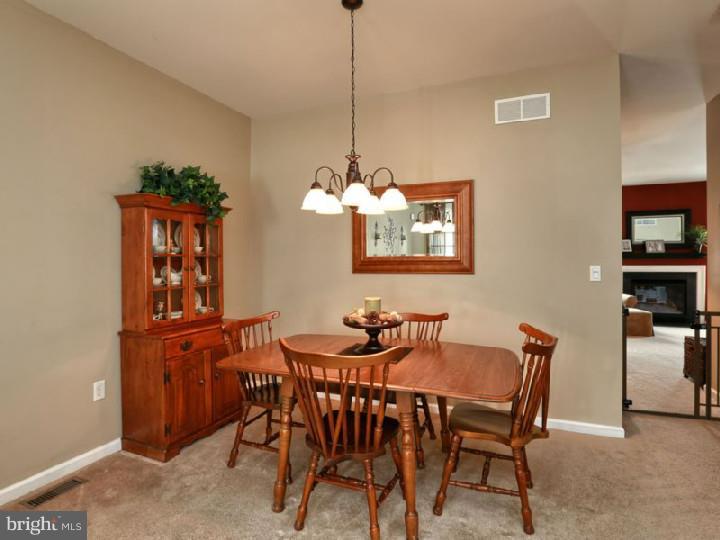 203 Hawthorne Way Delran, NJ 08075 - Photo 4 of 25