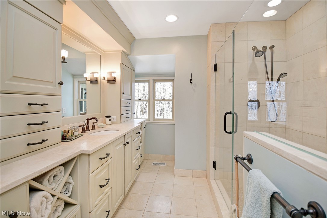 5 Valley Ridge Farm Chagrin Falls, OH 44022 - Photo 23 of 35 Bedroom Suite Bath