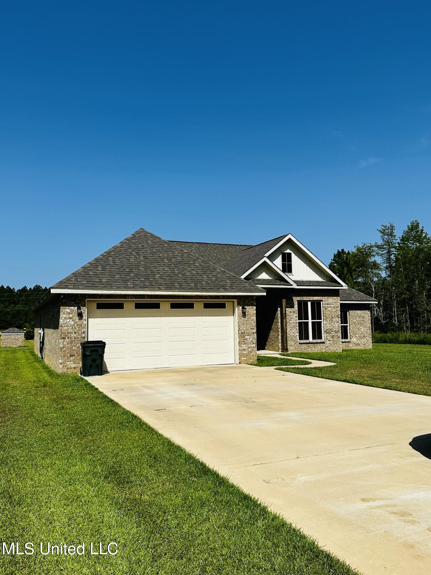21057 Snow Street Moss Point, MS 39562 - Photo 3 of 26 86B66E4B-DCAF-408E-A4AF-B808236E0711