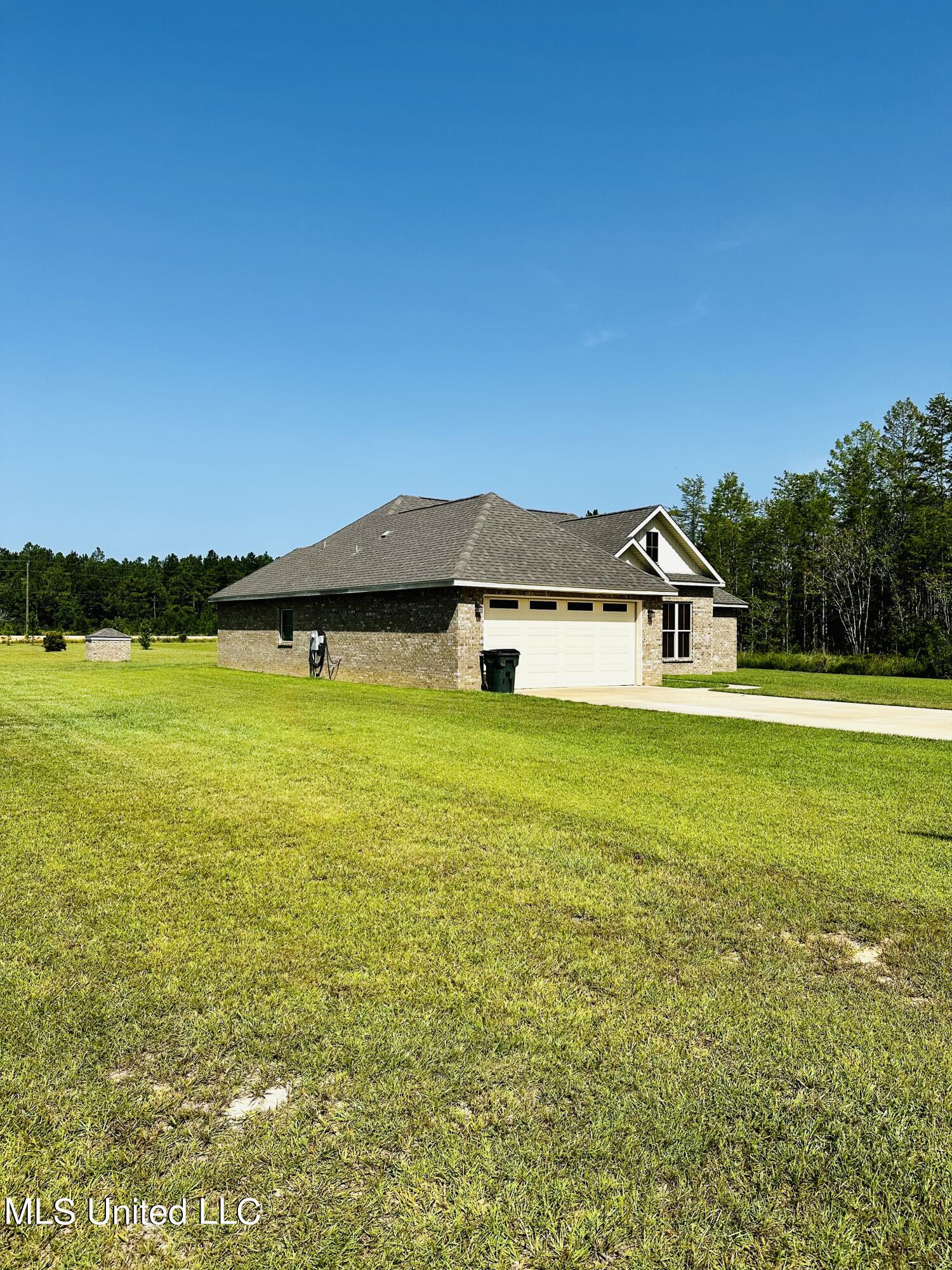21057 Snow Street Moss Point, MS 39562 - Photo 4 of 26 D6094120-A89B-4B0A-9BC7-24FE656B9600