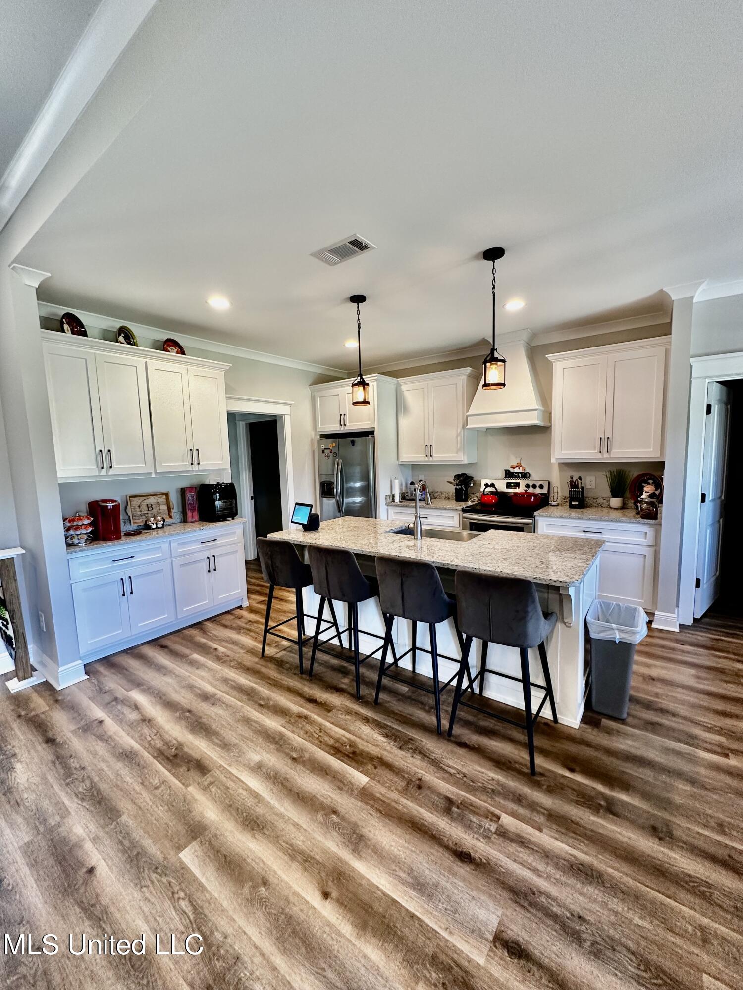 21057 Snow Street Moss Point, MS 39562 - Photo 5 of 26 5FE4144B-5903-44D9-B596-983A3D4628BA