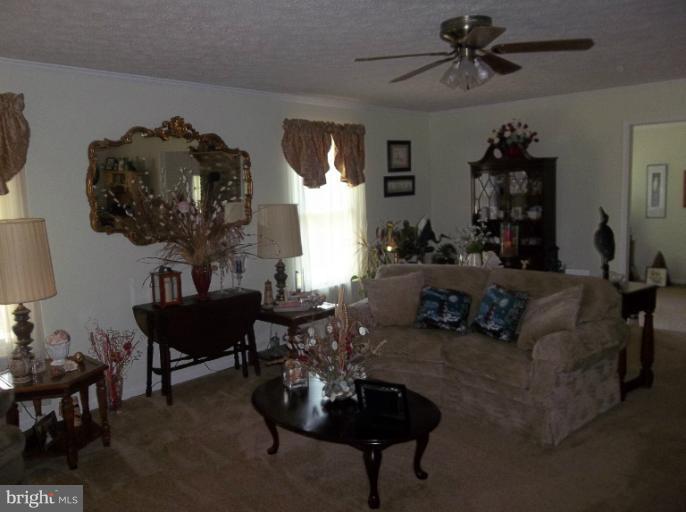 4310 Dunn Road Huntingtown, MD 20639 - Photo 4 of 25 Living Room