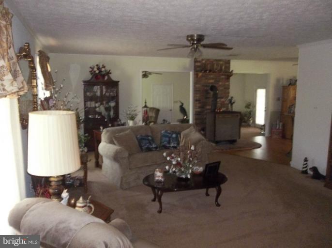 4310 Dunn Road Huntingtown, MD 20639 - Photo 5 of 25 Living Room