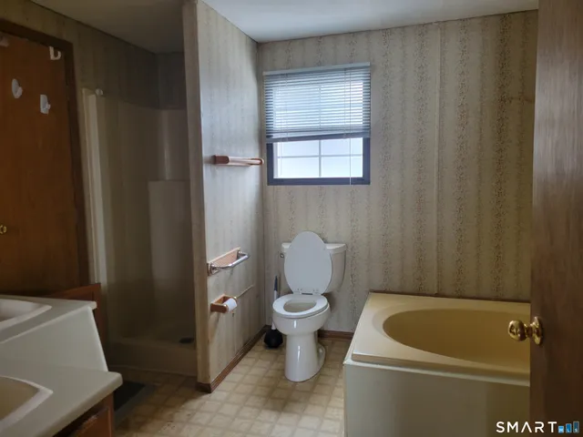 $129,900 | 172 D Street, Groton, CT 06340