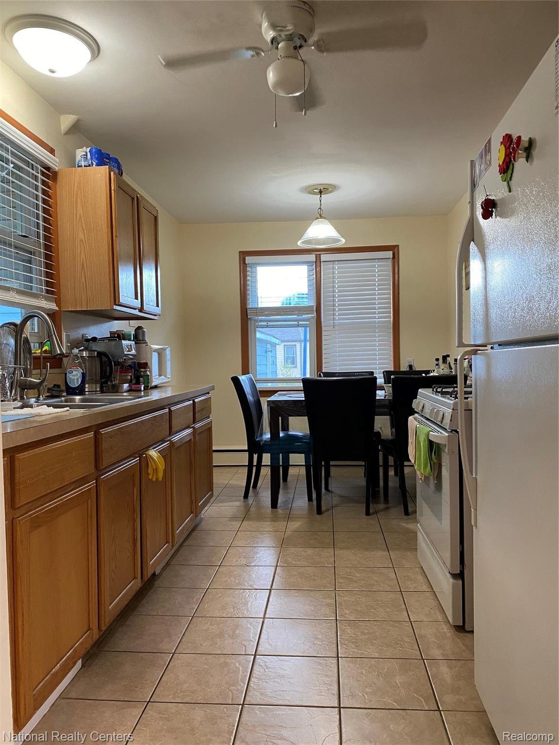8275 Stephens Road Center Line, MI 48015 - Photo 5 of 20 kitchen 2 stephens.jpg