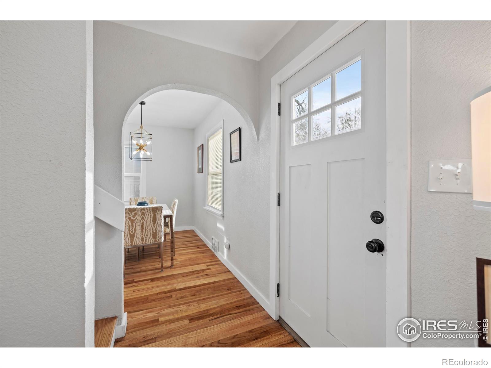 814 West Laurel Street Fort Collins, CO 80521 - Photo 16 of 35 a view of a livingroom with furniture and entryway