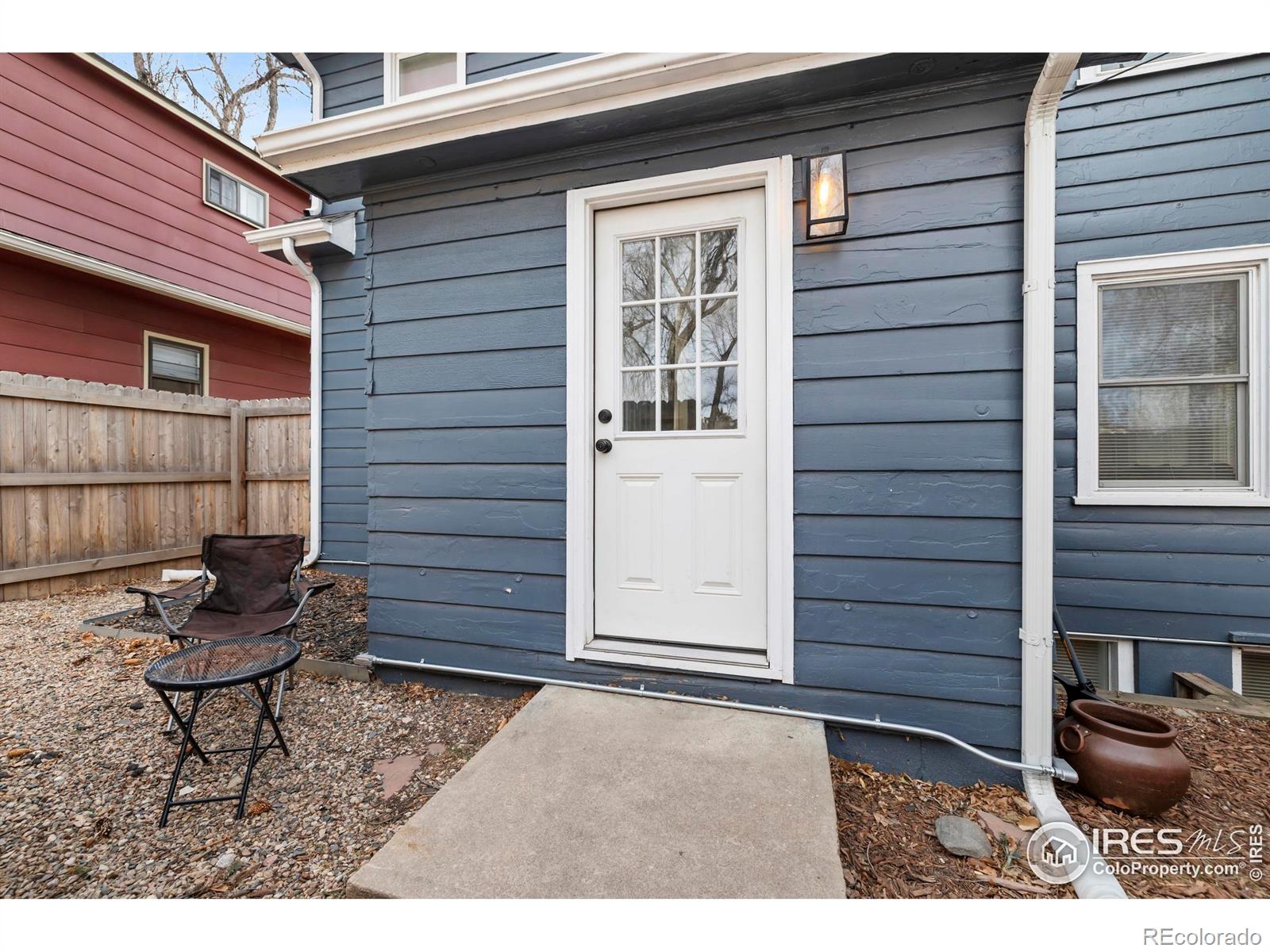 814 West Laurel Street Fort Collins, CO 80521 - Photo 25 of 35 a backyard of a house with table and chairs