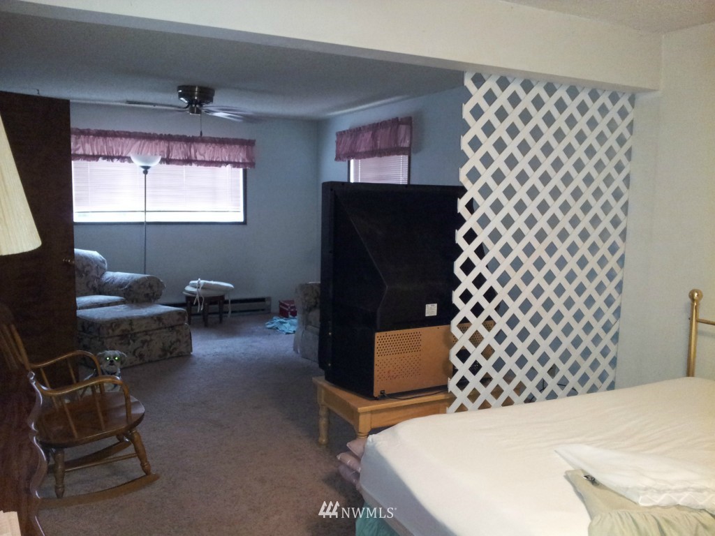 18005 113th Avenue Southeast Renton, WA 98055 - Photo 14 of 17