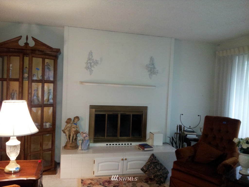 18005 113th Avenue Southeast Renton, WA 98055 - Photo 3 of 17