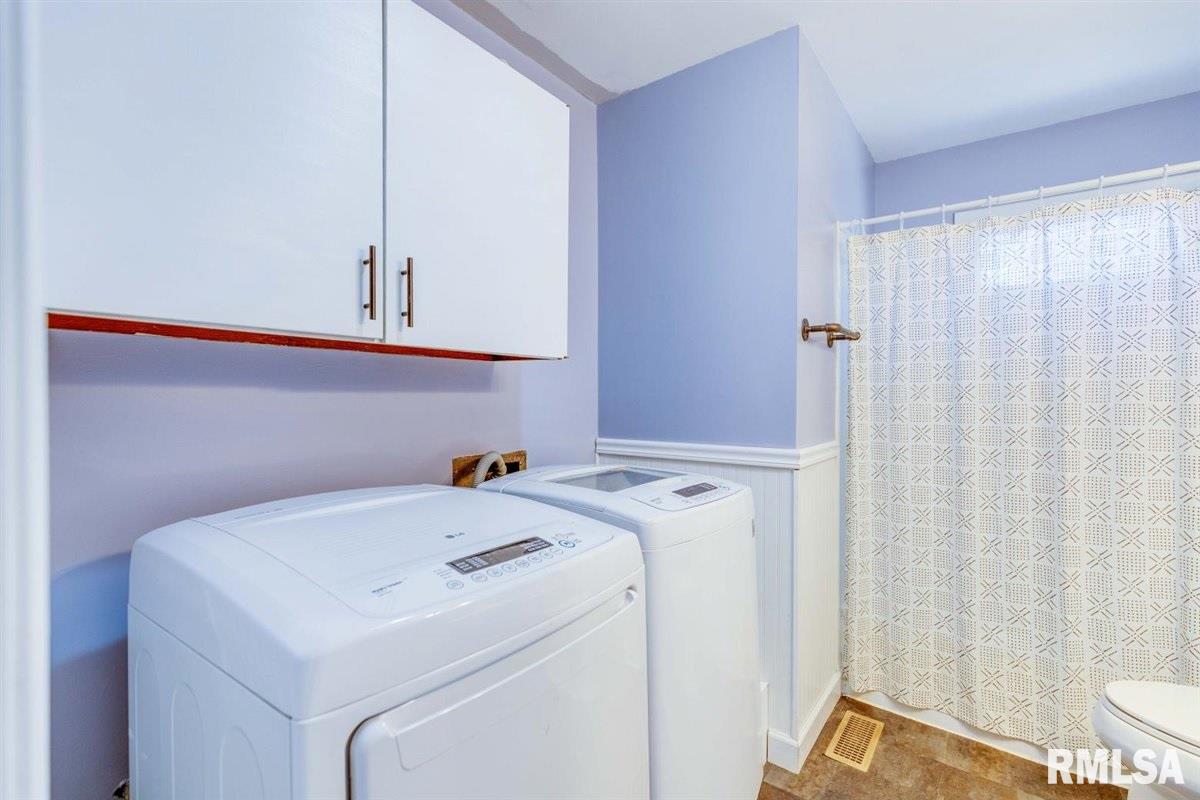 1411 Johnson Lane Springfield, IL 62702 - Photo 12 of 25