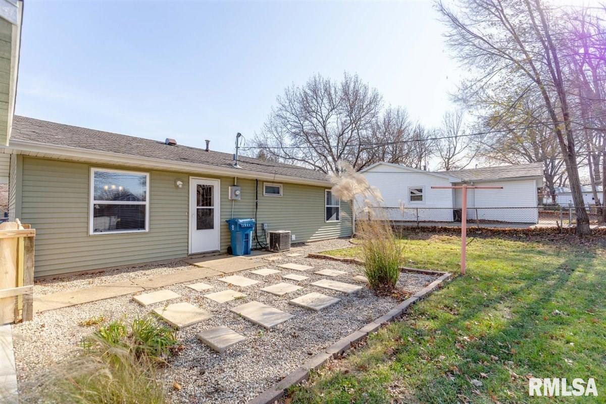 1411 Johnson Lane Springfield, IL 62702 - Photo 23 of 25