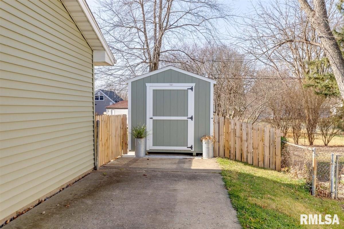 1411 Johnson Lane Springfield, IL 62702 - Photo 25 of 25