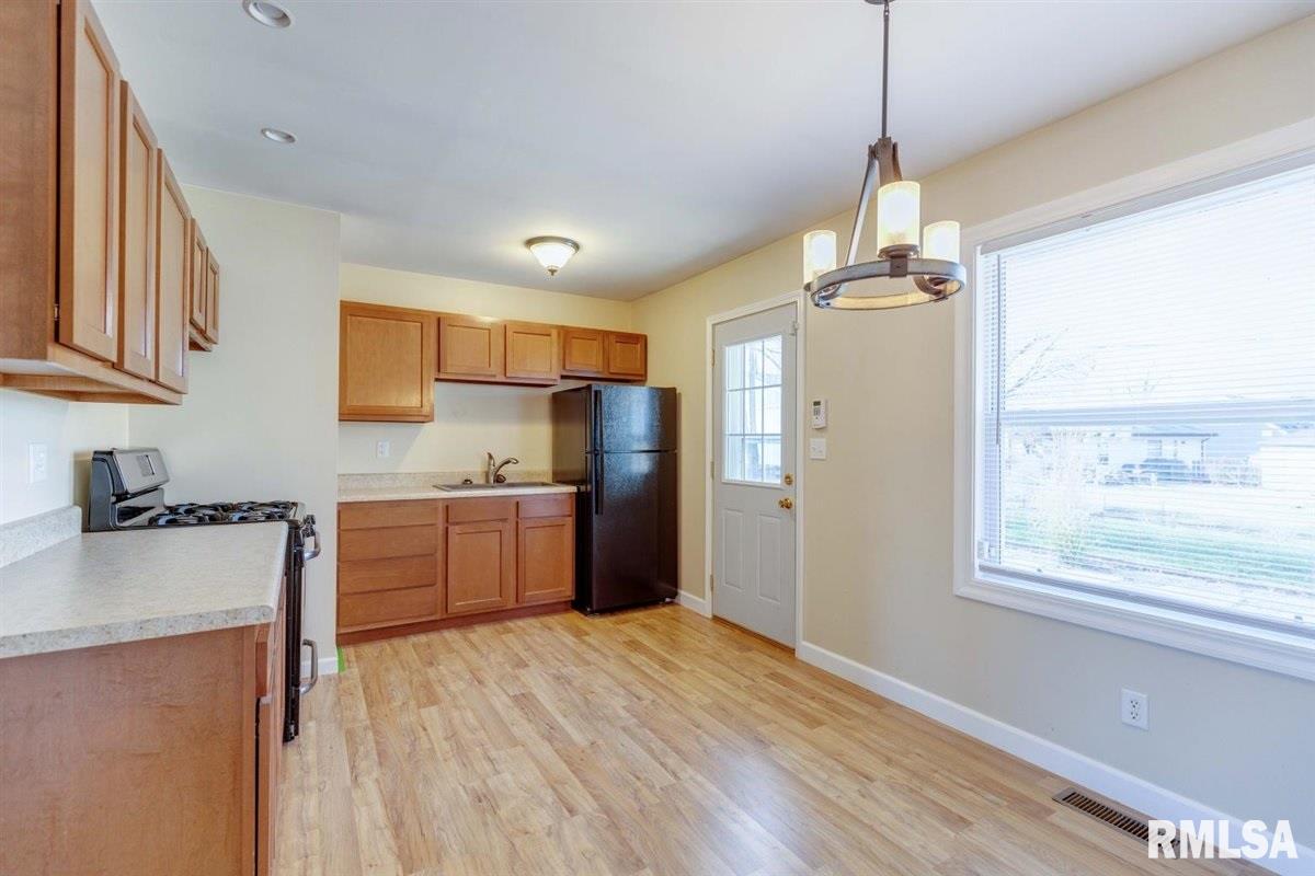 1411 Johnson Lane Springfield, IL 62702 - Photo 5 of 25