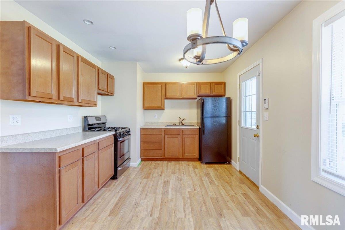 1411 Johnson Lane Springfield, IL 62702 - Photo 7 of 25