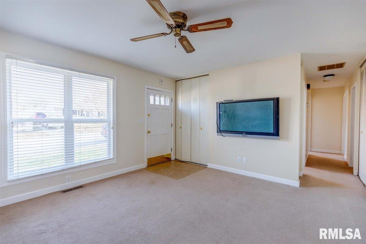 1411 Johnson Lane Springfield, IL 62702 - Photo 8 of 25