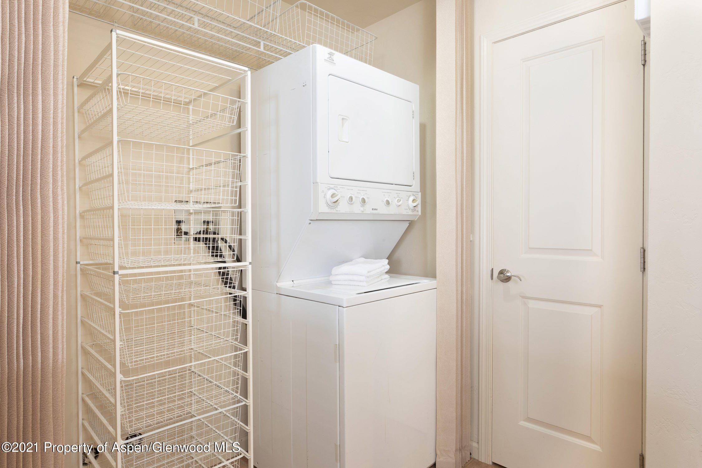 35 Lower Woodbridge Road, Unit 155 Snowmass Village, CO 81615 - Photo 14 of 14 a bathroom with a shower and a sink