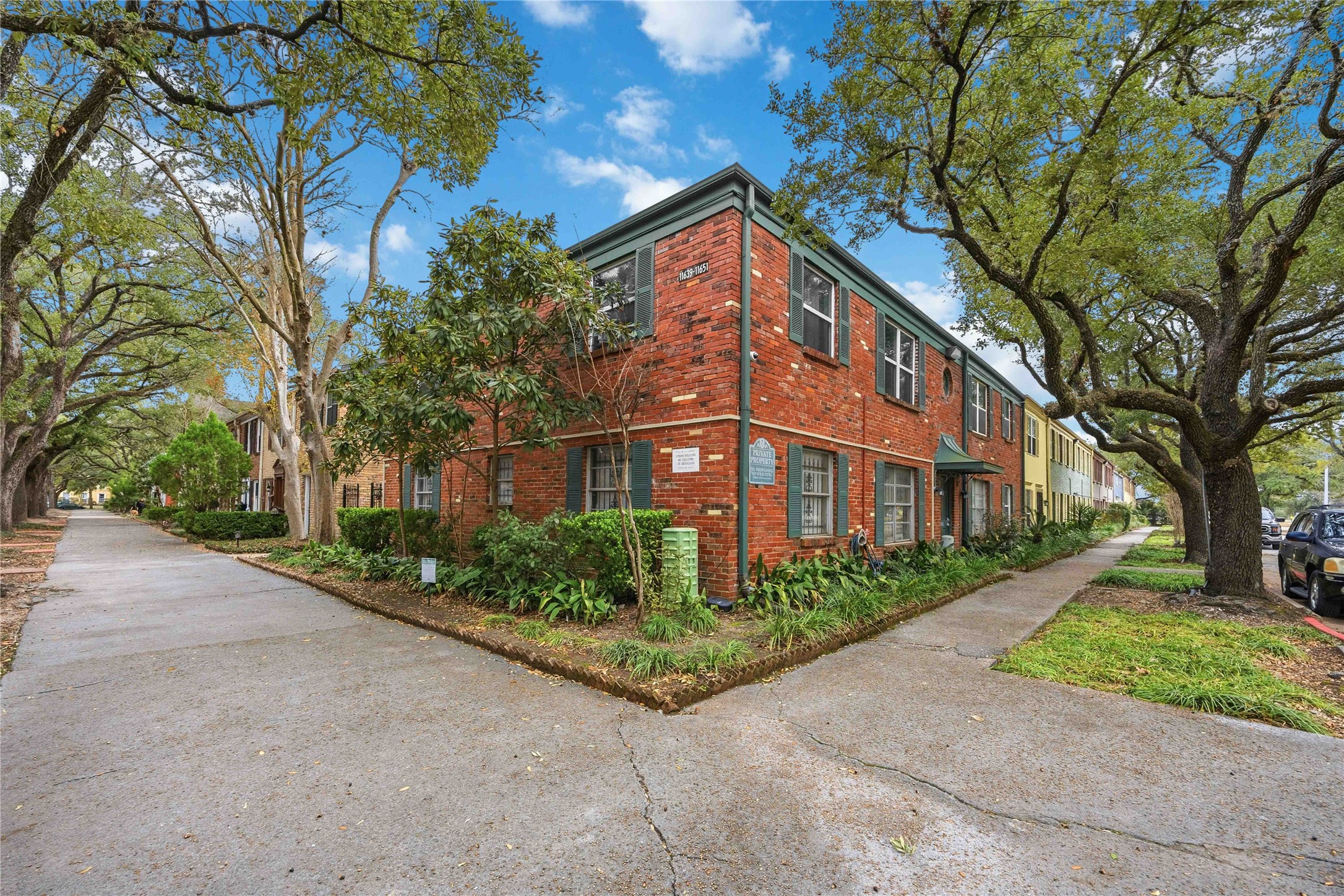11607 Chimney Rock Road, Unit C Houston, TX 77035 - Photo 20 of 23 Beautiful mature trees
