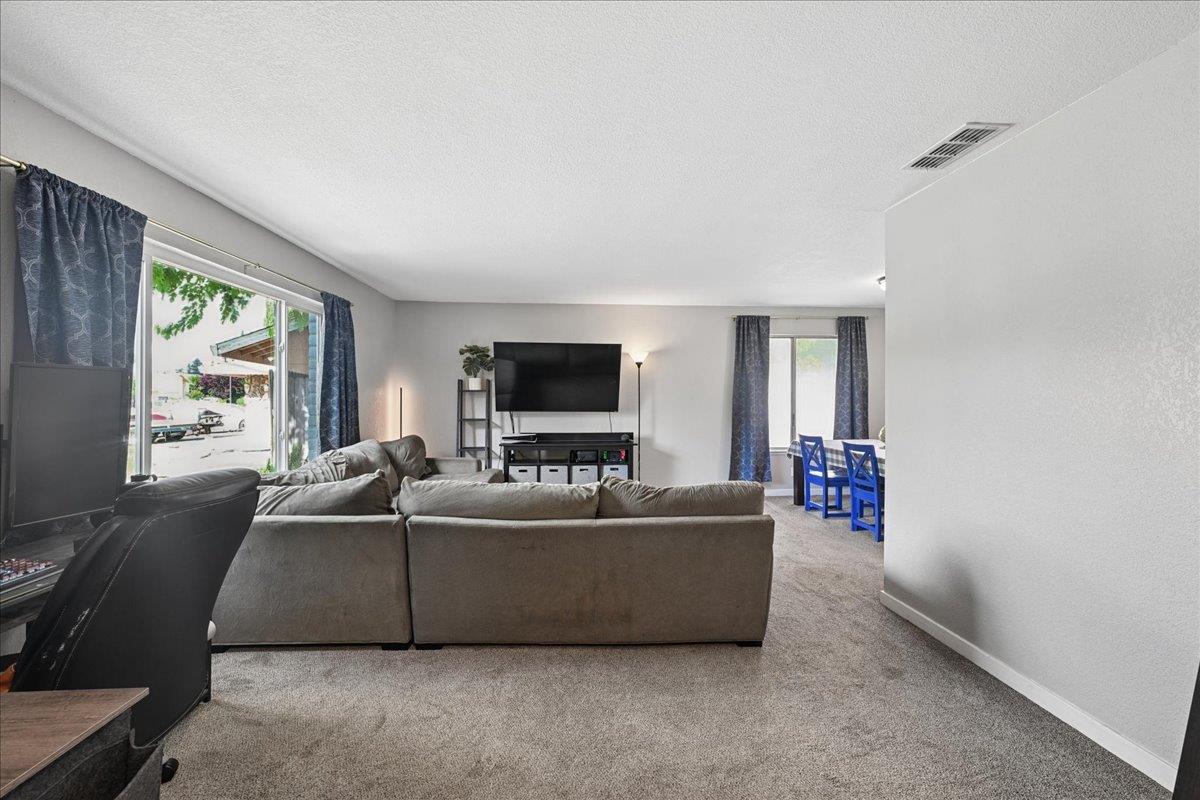 1221 Rudger Way Sacramento, CA 95833 - Photo 9 of 54
