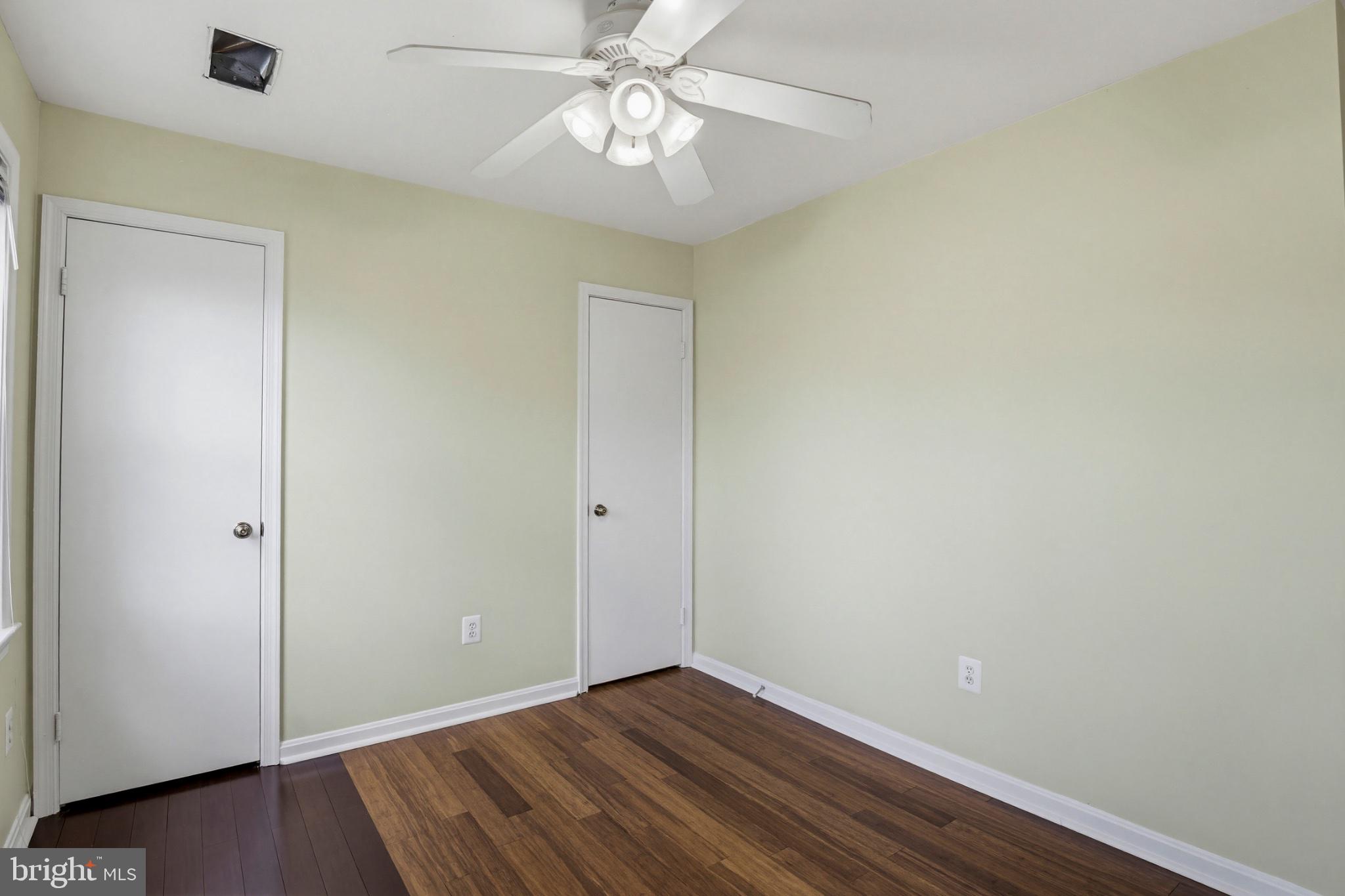 15123 Philip Lee Road Chantilly, VA 20151 - Photo 11 of 26 Bright and airy blank canvas room.