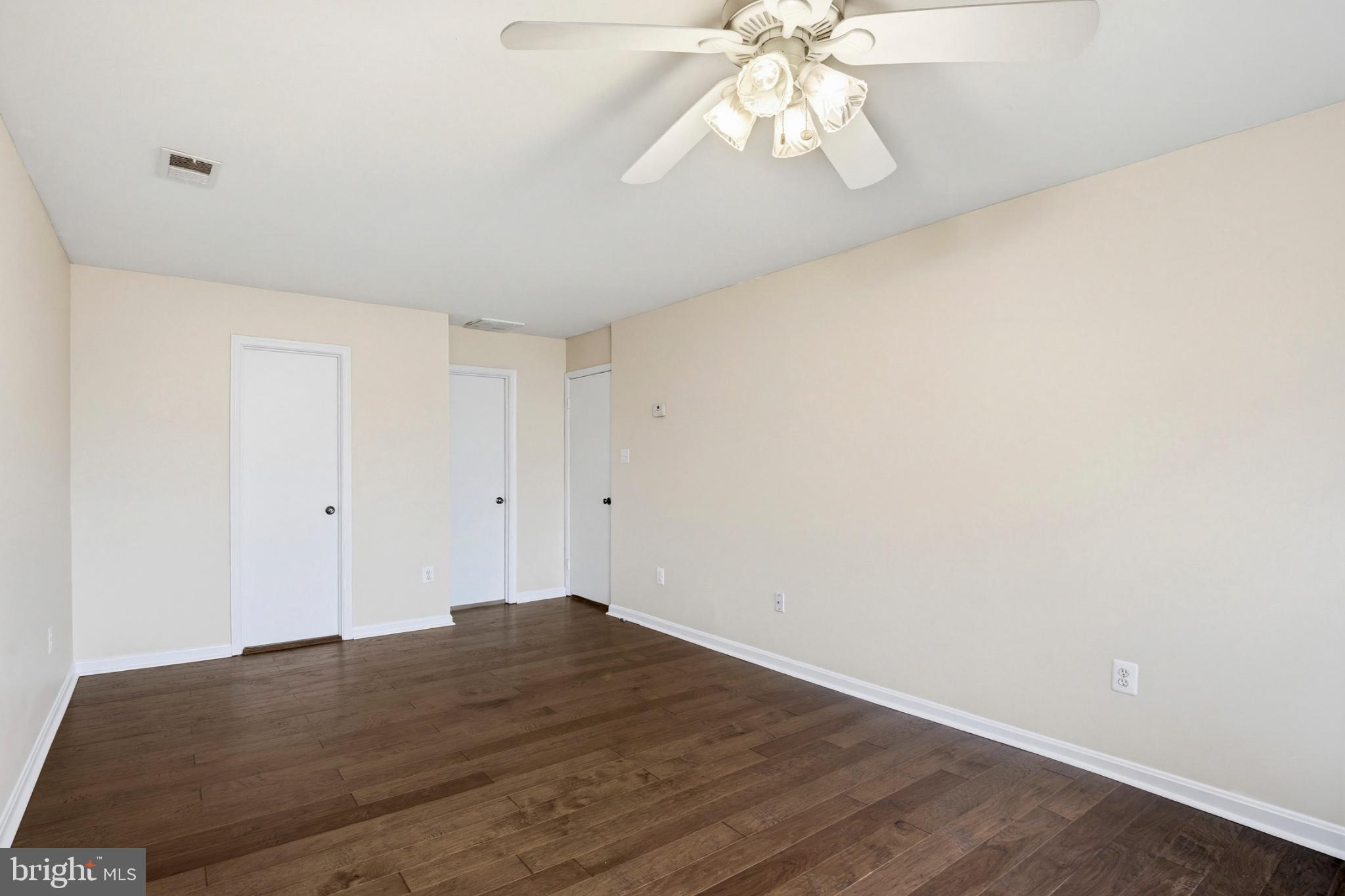 15123 Philip Lee Road Chantilly, VA 20151 - Photo 17 of 26 Spacious room with natural light.