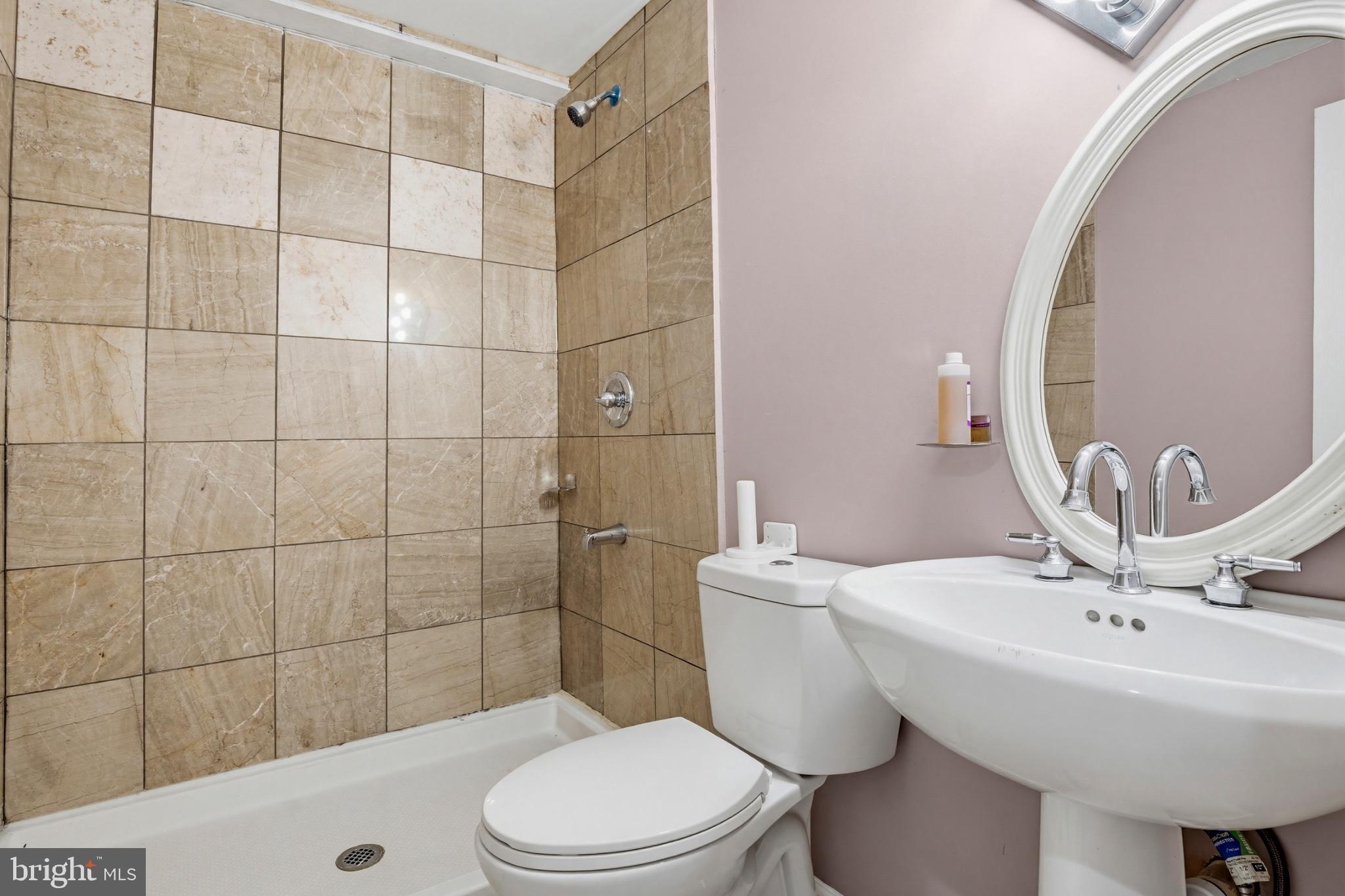 15123 Philip Lee Road Chantilly, VA 20151 - Photo 21 of 26 Elegant bathroom with modern finishes.