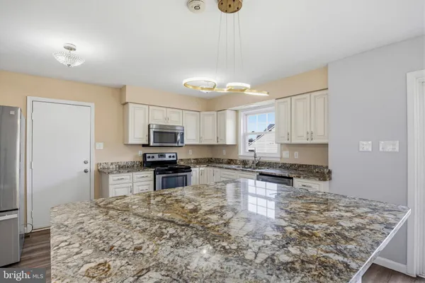 $3,600 | 15123 Philip Lee Road, Chantilly, VA 20151